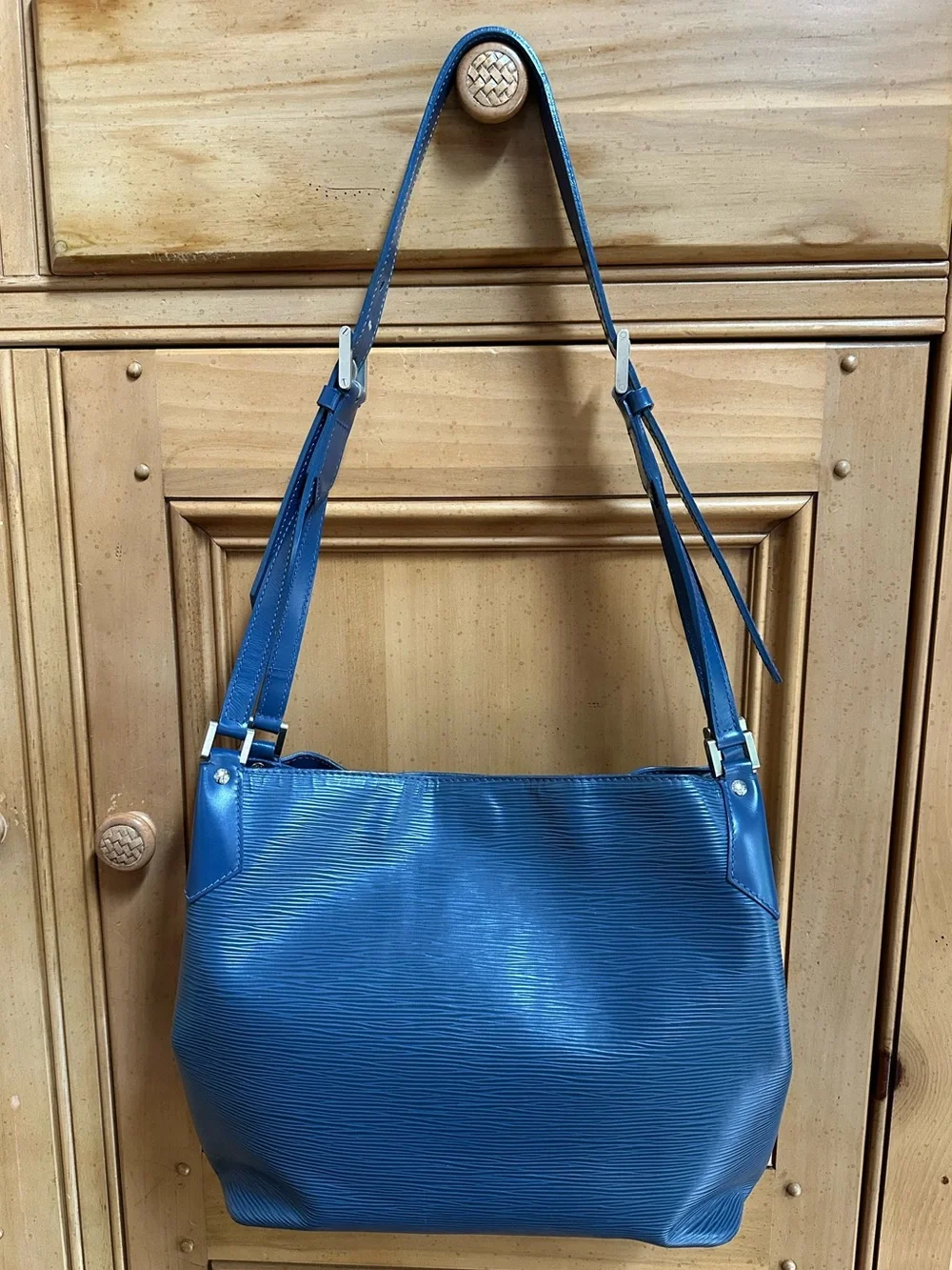 Authentic Louis Vuitton Blue Epi Leather Mandara MM Shoulder Bag